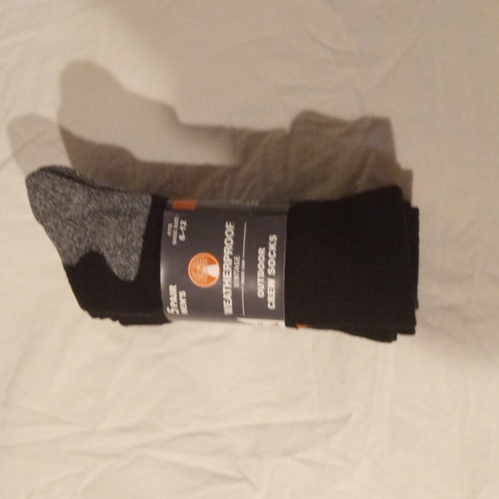 Men's five pack weather proof vintage outdoor crew socks, size 6-12.